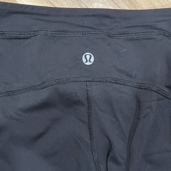 Lululemon Cropped Black Leggings Joggers Women’s 4 - Picture 4 of 4